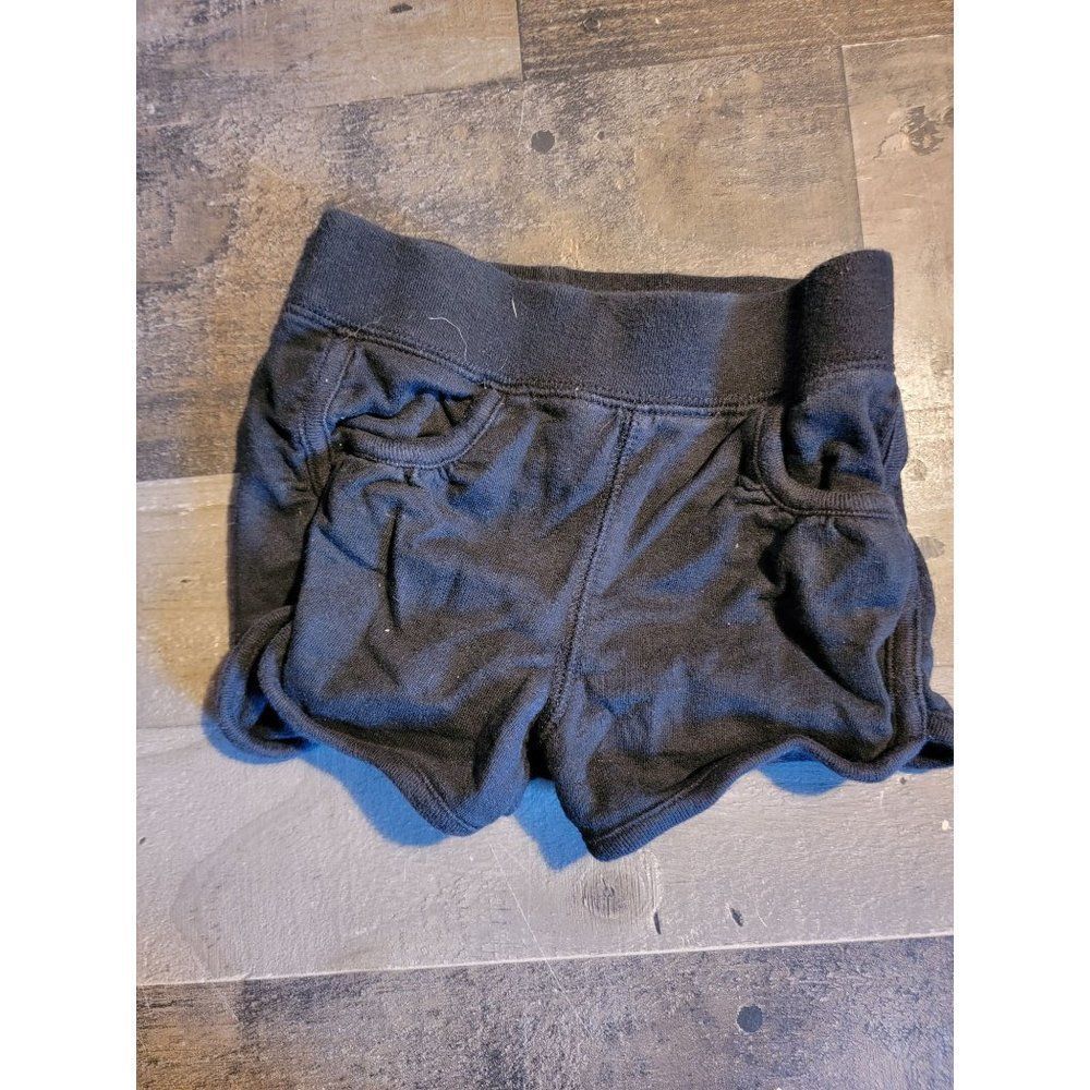 Old‎ navy youth black shorts
